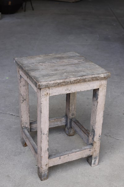 Lot 127 - STOOL