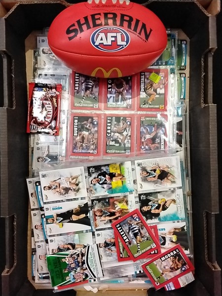 Lot 1077 - FOOTY CARDS