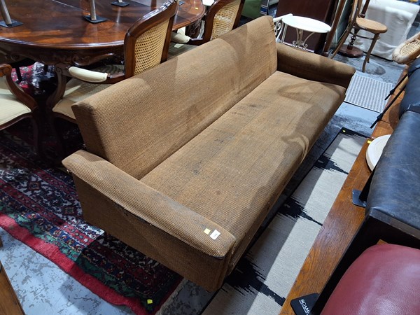 Lot 119 - LOUNGE