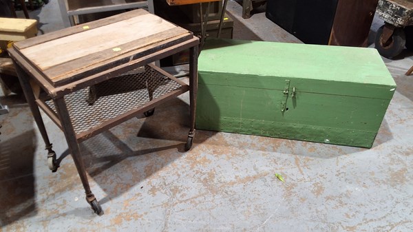 Lot 304 - TRUNK AND TROLLEY
