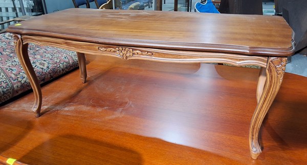 Lot 323 - COFFEE TABLE