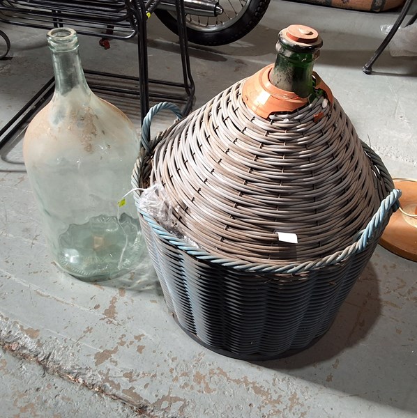 Lot 303 - CARBOYS