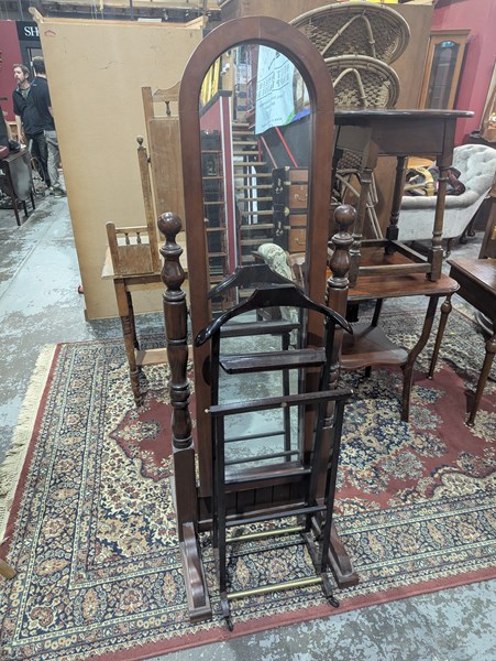 Lot 93 - MIRROR AND VALET