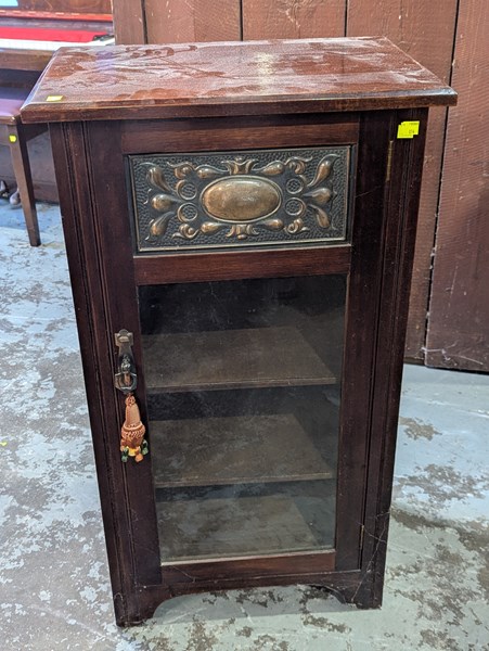 Lot 430 - RECORD CABINET