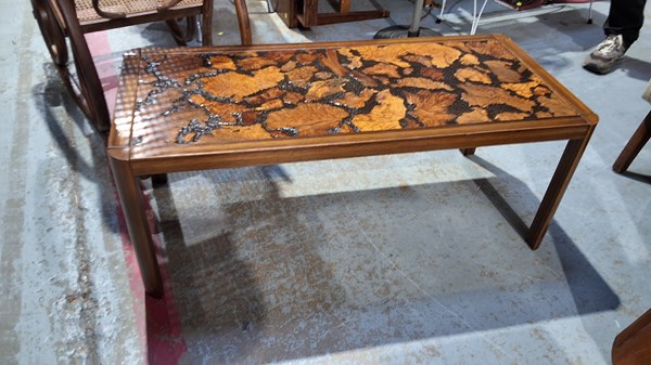 Lot 396 - COFFEE TABLE