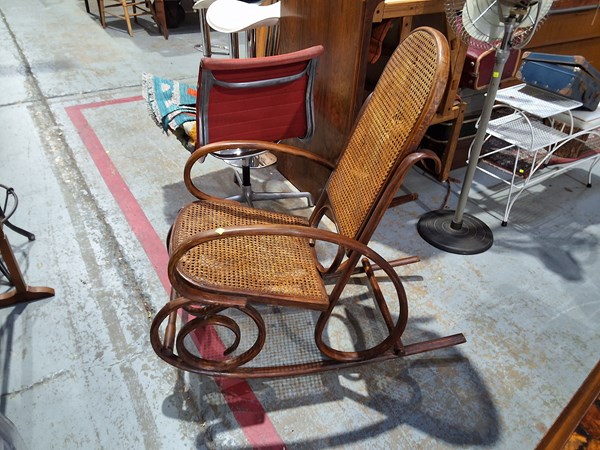 Lot 257 - ROCKING CHAIR
