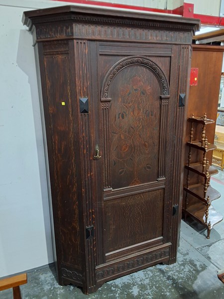Lot 1 - ARMOIRE