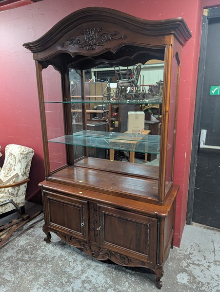 Lot 52 - DISPLAY CABINET