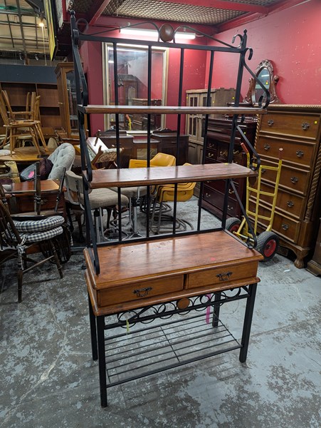 Lot 62 - BAKERS STAND