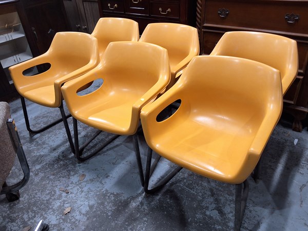Lot 418 - HOB NOB CHAIRS