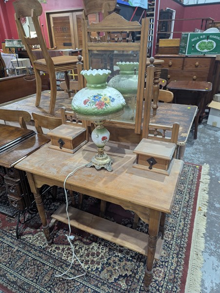 Lot 136 - DRESSING TABLE