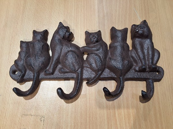 Lot 185 - KEY HOLDER