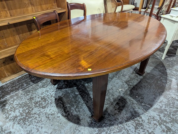 Lot 163 - DINING TABLE