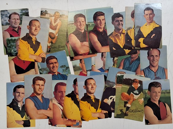 Lot 1073 - COLLECTORS CARDS