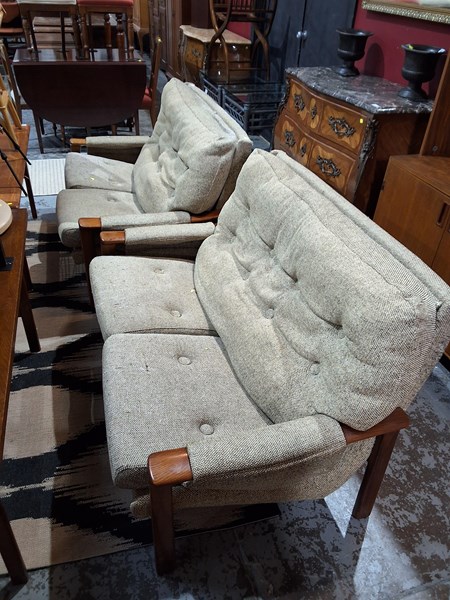 Lot 112 - LOUNGES