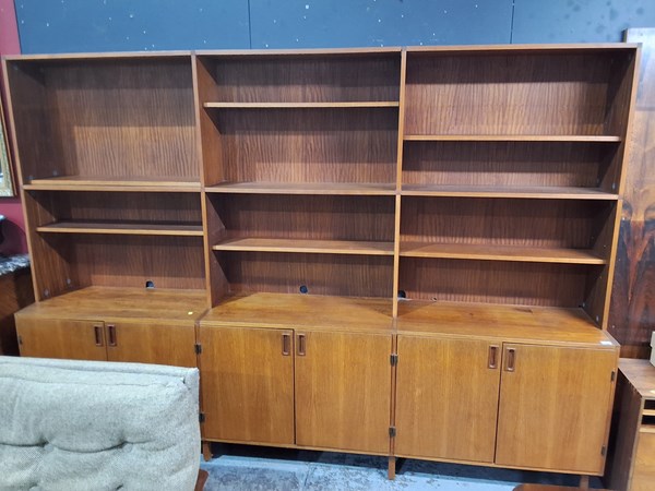 Lot 106 - WALL UNIT