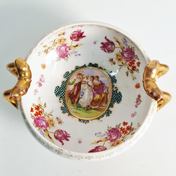 Lot 1331 - SERVING BOWL