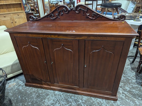 Lot 165 - SIDEBOARD