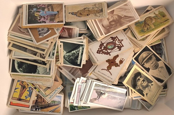 Lot 1070 - COLLECTORS CARDS