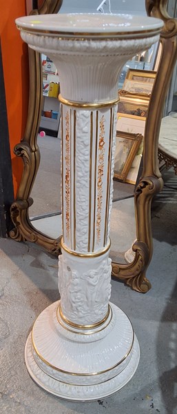 Lot 161 - CAPODIMONTE JARDINIERE STAND