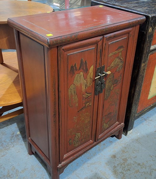 Lot 401 - CHINOISERIE CABINET