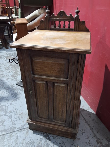 Lot 15 - POT CUPBOARD