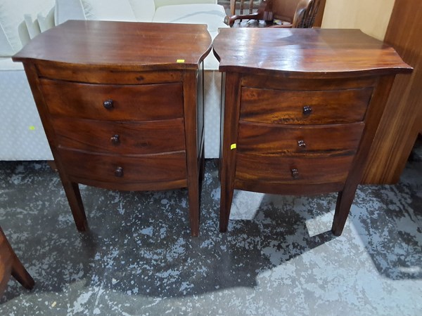 Lot 8 - BEDSIDES