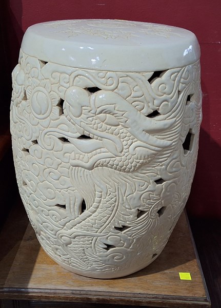 Lot 16 - CHINOISERIE STOOL