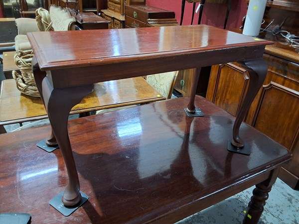 Lot 20 - SIDE TABLE