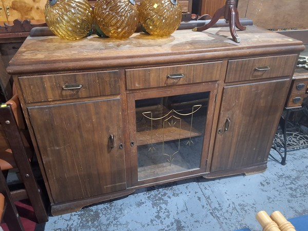 Lot 187 - SIDEBOARD