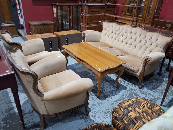 Lot 34 - LOUNGE SUITE