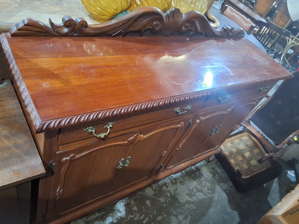 Lot 180 - SIDEBOARD