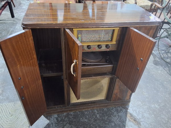 Lot 227 - CABINET RADIO