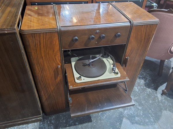 Lot 230 - CABINET RADIO