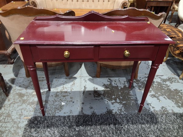 Lot 33 - CONSOLE