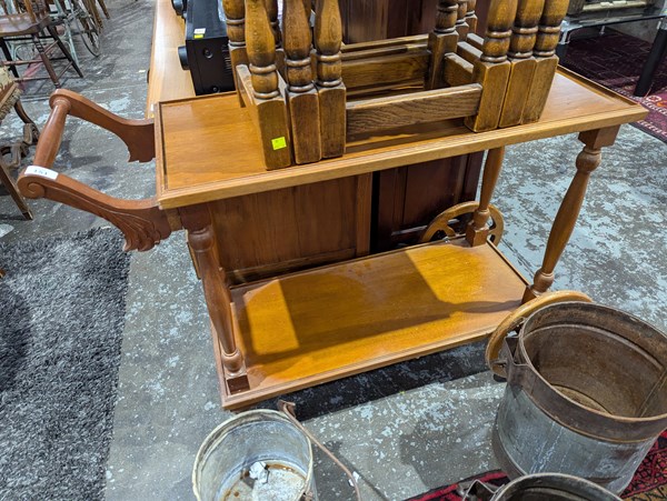 Lot 151 - TRAY MOBILE