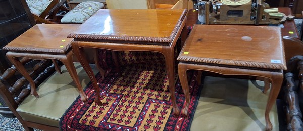 Lot 89 - TABLES