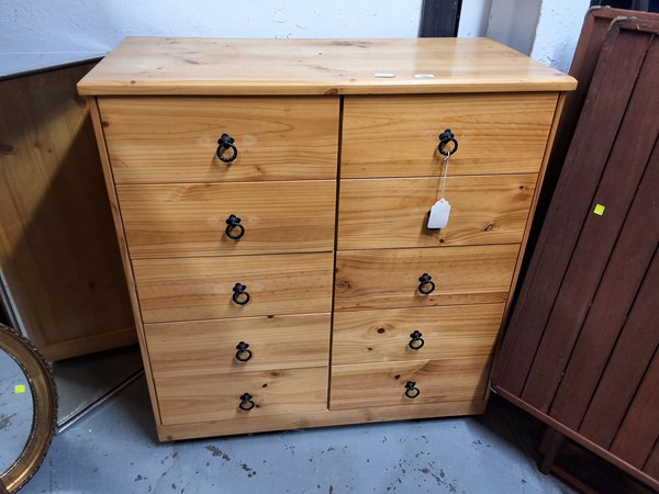 Lot 103 - CHEST OF DRAWERS