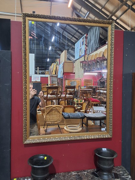 Lot 107 - WALL MIRROR