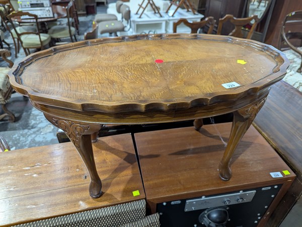 Lot 229 - COFFEE TABLE