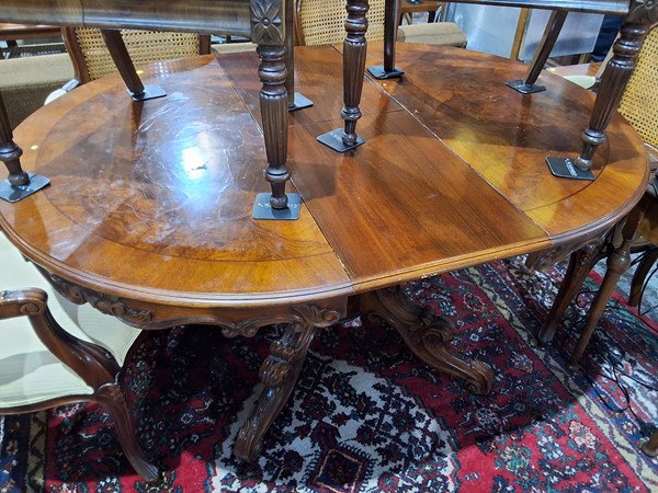 Lot 124 - DINING TABLE