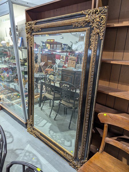 Lot 336 - WALL MIRROR