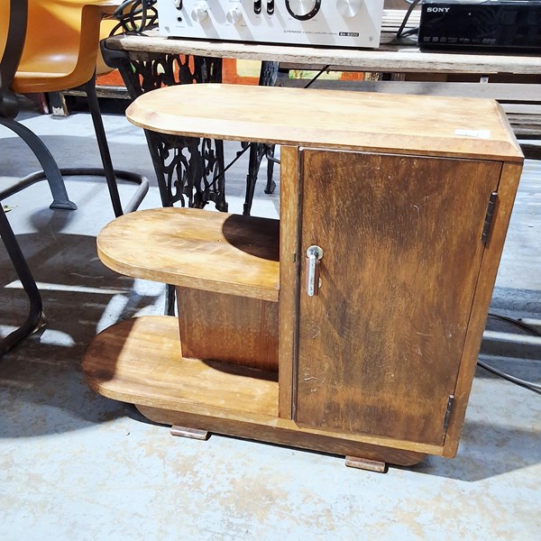 Lot 424 - LITTLE CUPBOARD