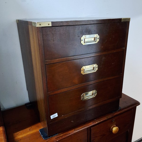 Lot 431 - CHEST OF DRAWERS