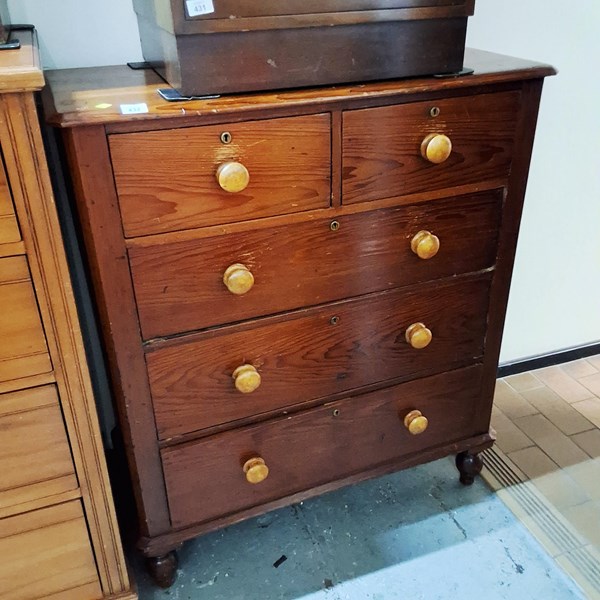 Lot 432 - CHEST OF DRAWERS