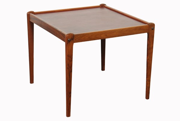 Lot 162 - LAMP TABLE