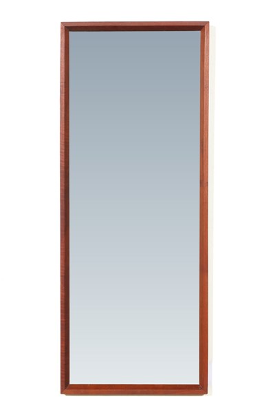 Lot 22 - WALL MIRROR
