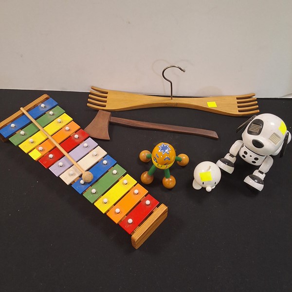 Lot 1274 - TOYS AND OBJECTS