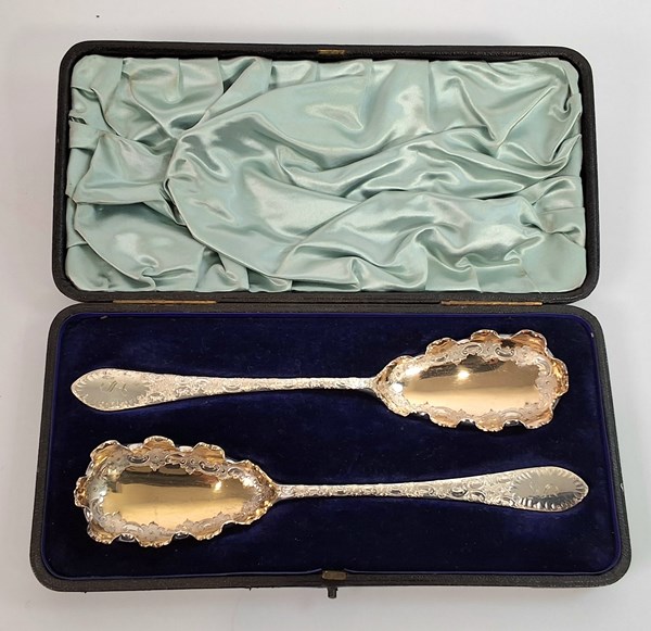 Lot 1086 - SERVING SPOONS