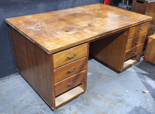 Lot 265 - PEDESTAL DESK
